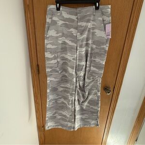 Wild Fable Gray Camouflage Cargo Pants